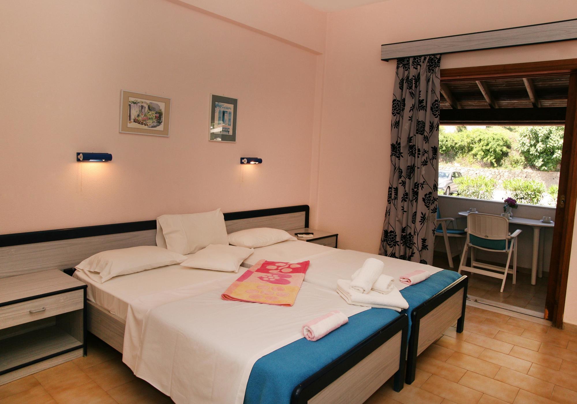 Hotel de apartamente Corfu Menigos 3*